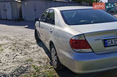 Седан Toyota Camry 2004 в 