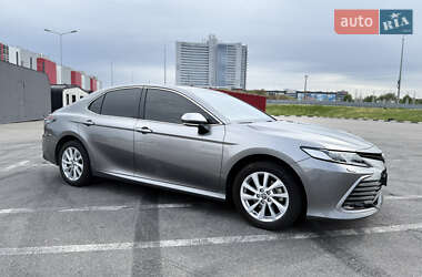 Седан Toyota Camry 2021 в 