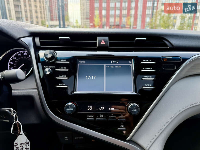 Седан Toyota Camry 2018 в Києві