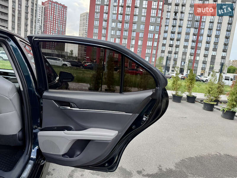 Седан Toyota Camry 2018 в Києві