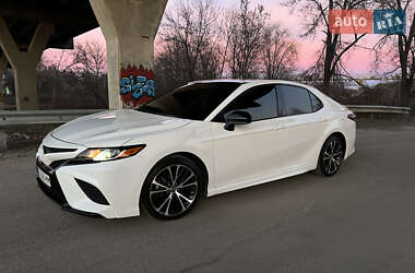 Седан Toyota Camry 2017 в 
