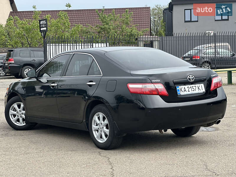 Седан Toyota Camry 2010 в Києві