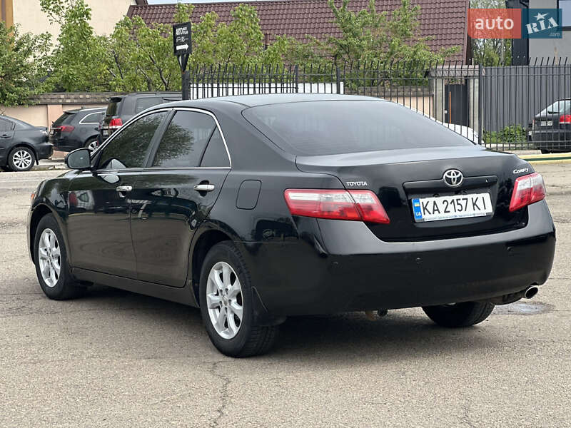 Седан Toyota Camry 2010 в Києві