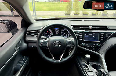 Седан Toyota Camry 2019 в 