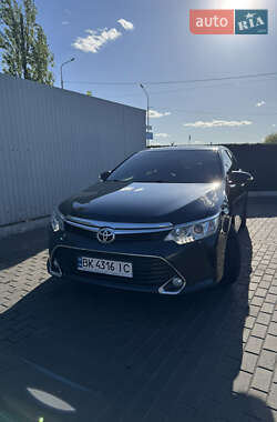 Седан Toyota Camry 2016 в Києві