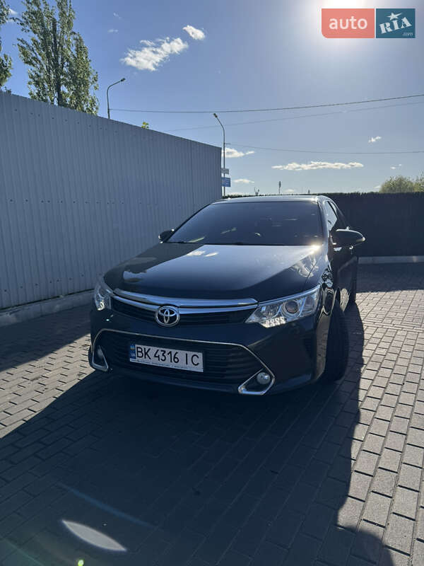 Седан Toyota Camry 2016 в 