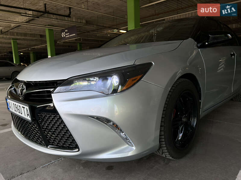 Седан Toyota Camry 2015 в Киеве