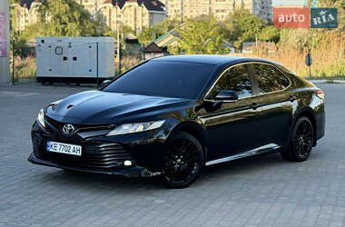 Седан Toyota Camry 2019 в Днепре