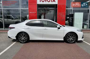 Седан Toyota Camry 2021 в 