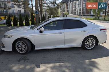 Седан Toyota Camry 2017 в Львові