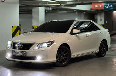 Седан Toyota Camry 2011 в Днепре