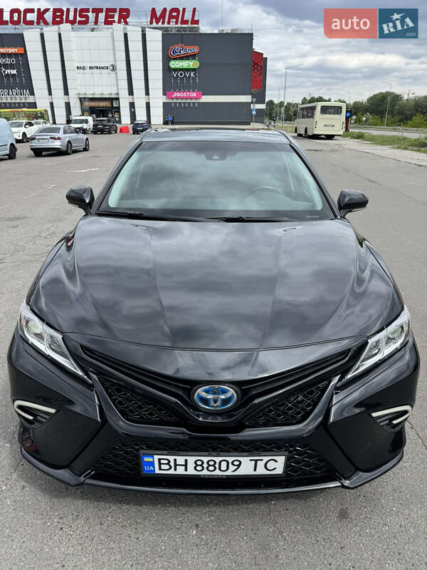 Седан Toyota Camry 2017 в Києві
