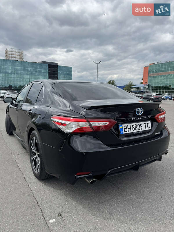 Седан Toyota Camry 2017 в Києві