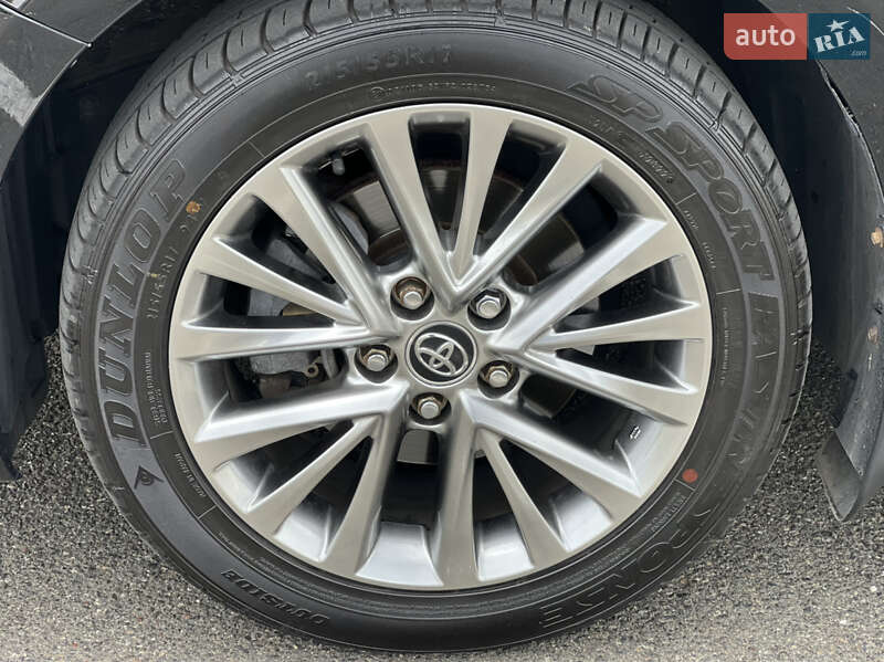 Седан Toyota Camry 2016 в Киеве