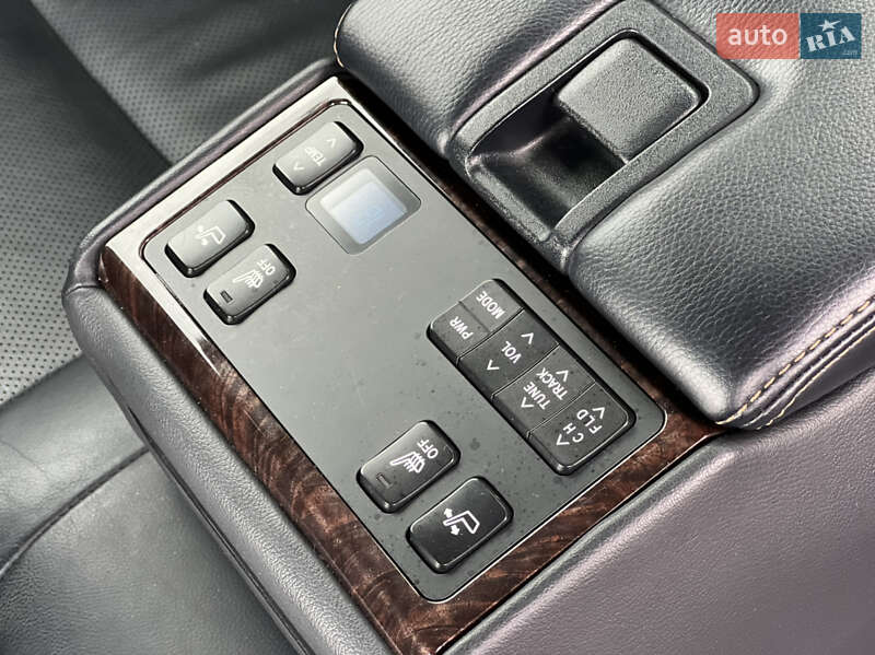 Седан Toyota Camry 2016 в Киеве