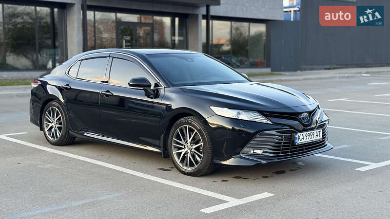 Седан Toyota Camry 2020 в Киеве