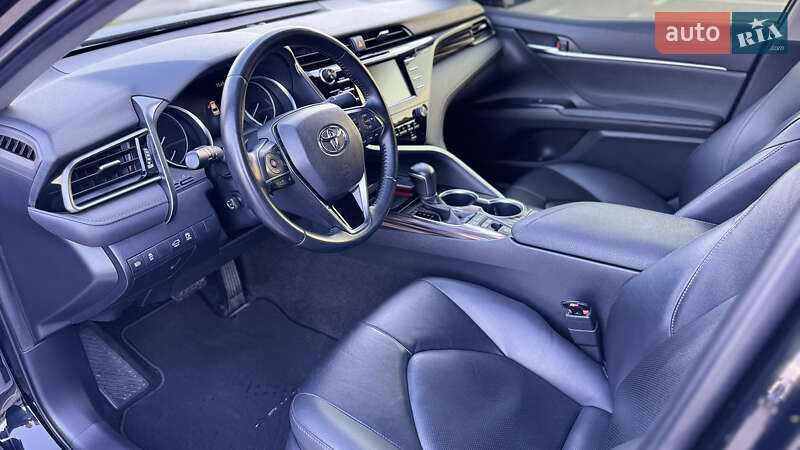 Седан Toyota Camry 2020 в Киеве