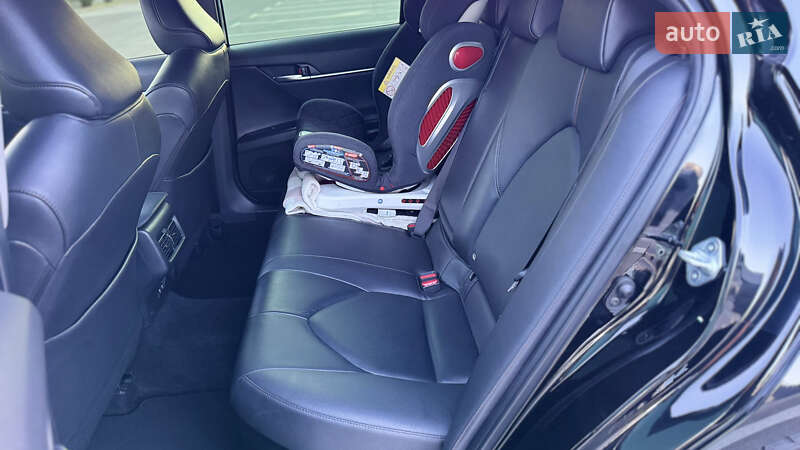 Седан Toyota Camry 2020 в Киеве