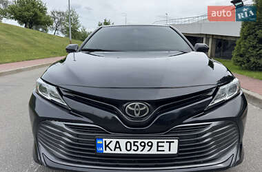 Седан Toyota Camry 2017 в Киеве