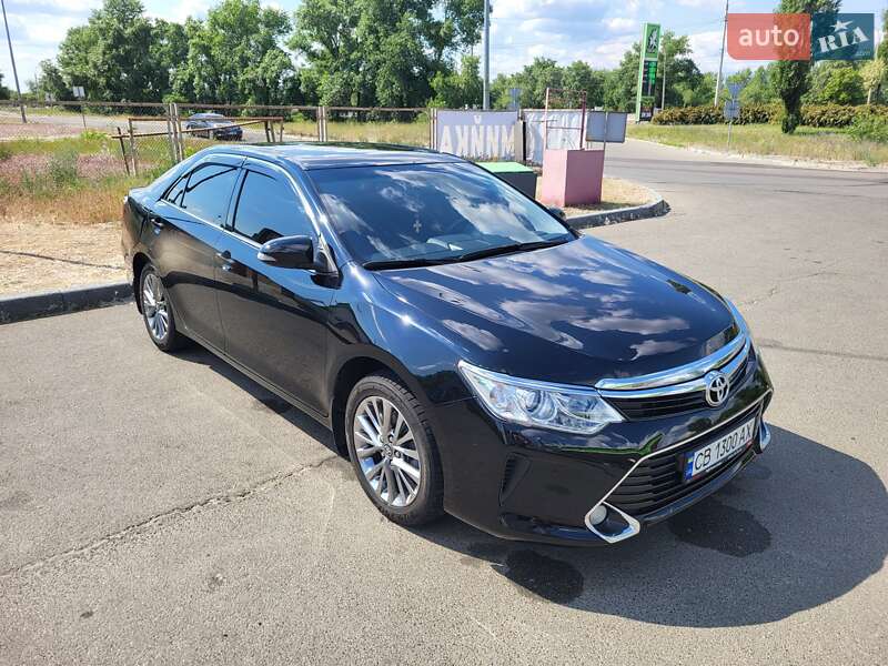 Седан Toyota Camry 2017 в Киеве