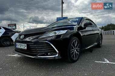 Седан Toyota Camry 2023 в Киеве