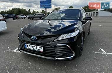 Седан Toyota Camry 2023 в 