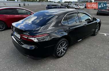 Седан Toyota Camry 2023 в 