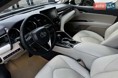 Седан Toyota Camry 2023 в 