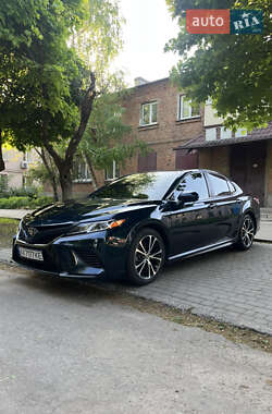 Седан Toyota Camry 2020 в Краснограде