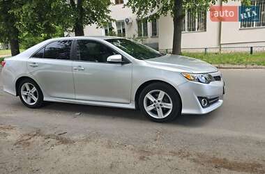 Седан Toyota Camry 2014 в 