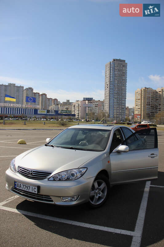 Седан Toyota Camry 2006 в Києві