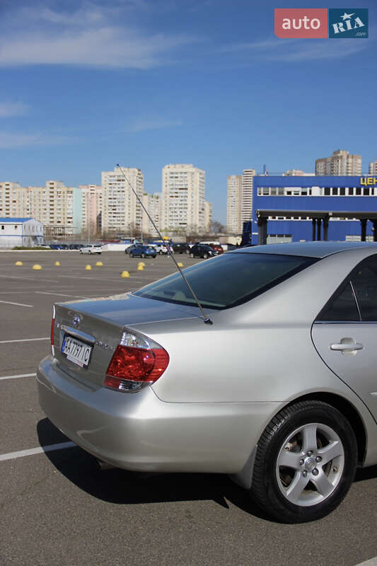Седан Toyota Camry 2006 в Києві