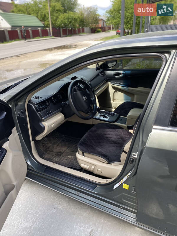 Седан Toyota Camry 2013 в Броварах