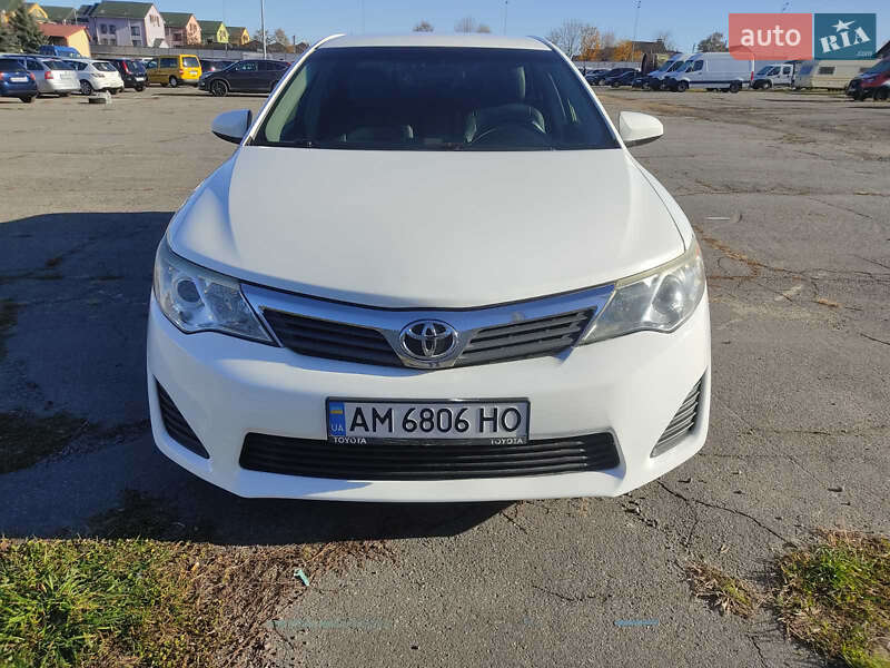 Седан Toyota Camry 2013 в Житомирі
