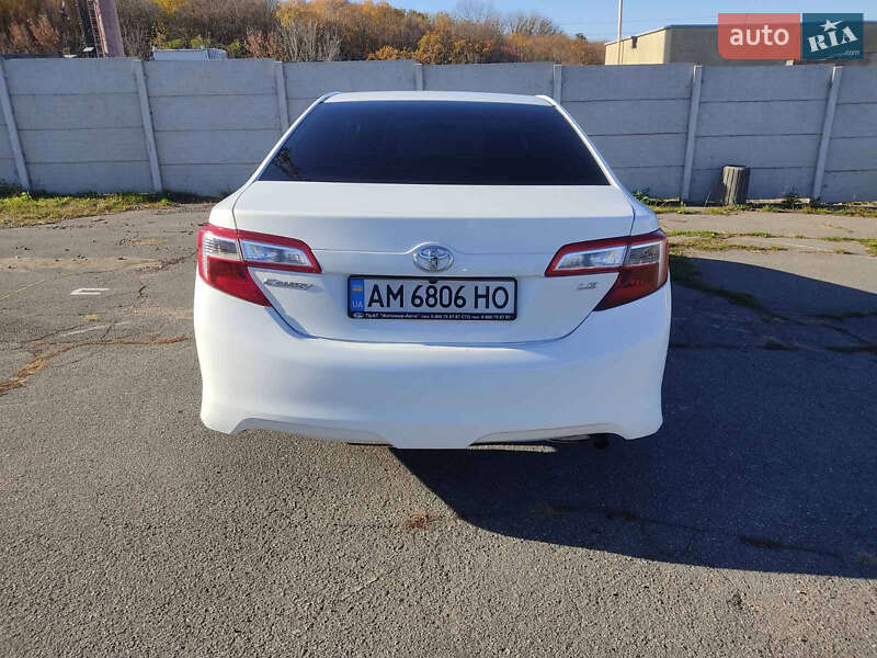 Седан Toyota Camry 2013 в Житомирі