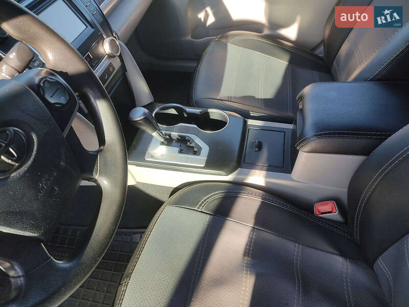 Седан Toyota Camry 2013 в Житомирі