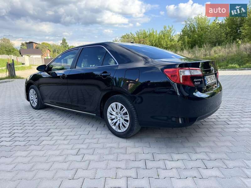 Седан Toyota Camry 2014 в Львове