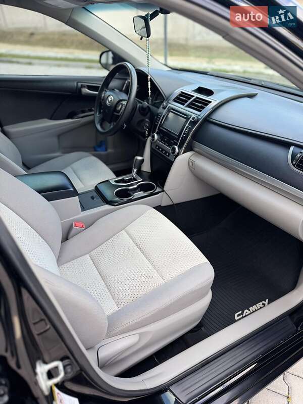 Седан Toyota Camry 2014 в Львове