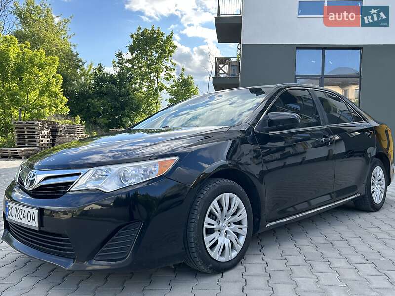 Седан Toyota Camry 2014 в Львове