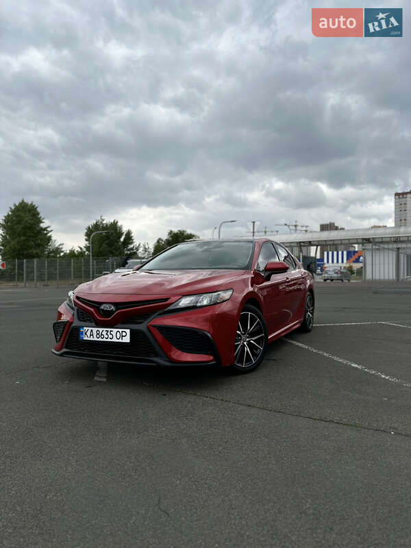 Седан Toyota Camry 2020 в Києві