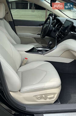 Седан Toyota Camry 2021 в 
