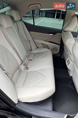 Седан Toyota Camry 2021 в 