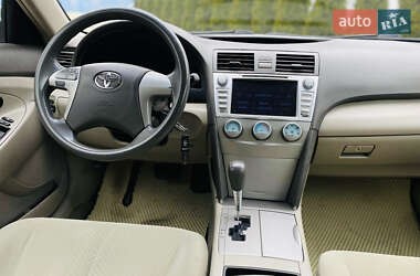 Седан Toyota Camry 2009 в 
