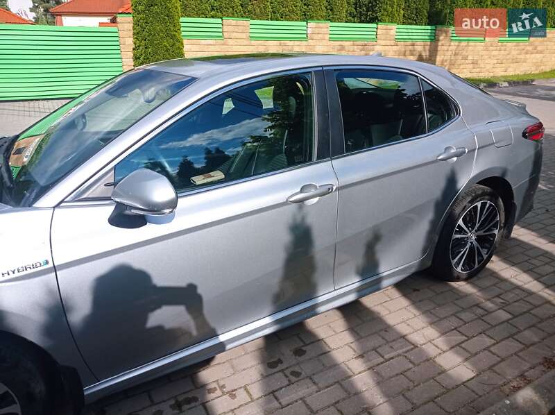 Седан Toyota Camry 2018 в Львове