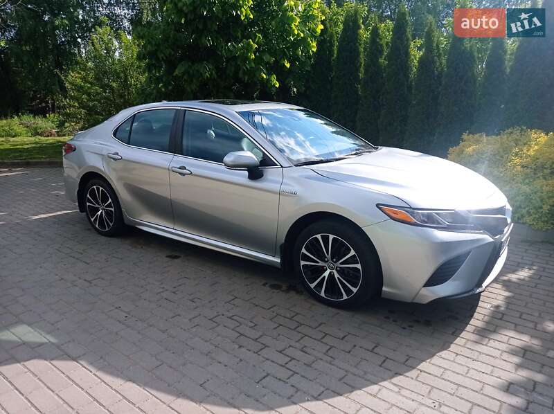 Седан Toyota Camry 2018 в Львове