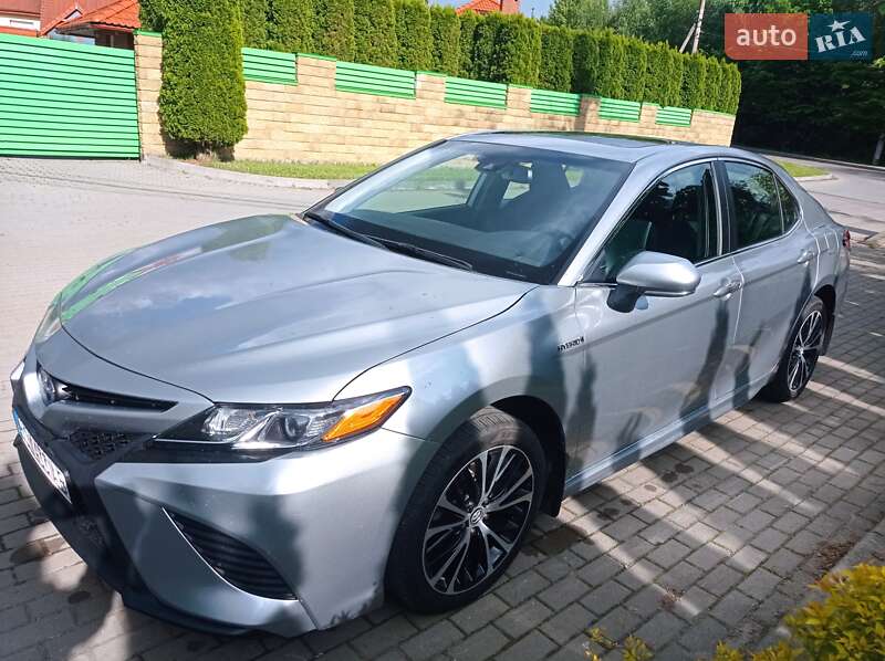 Седан Toyota Camry 2018 в Львове