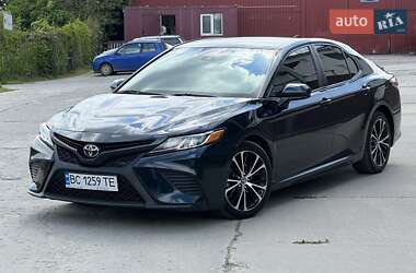 Седан Toyota Camry 2019 в Львове