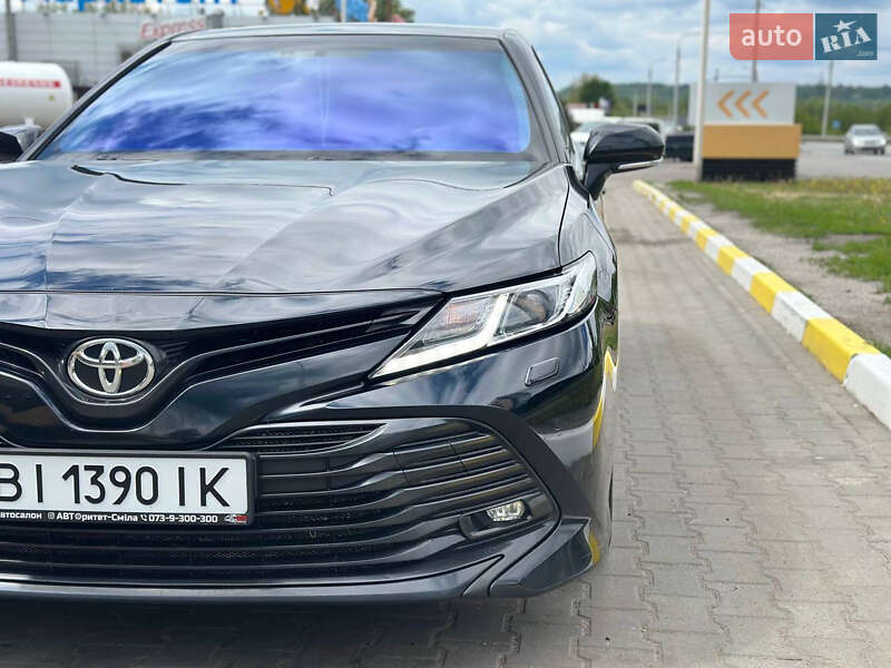 Седан Toyota Camry 2018 в Полтаве