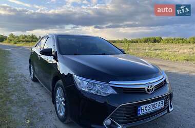 Седан Toyota Camry 2016 в Шепетівці