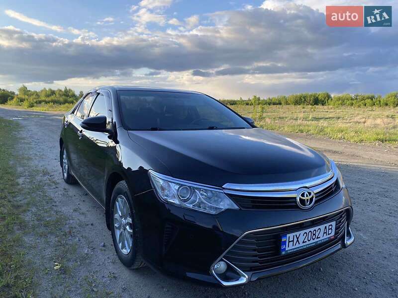 Седан Toyota Camry 2016 в 